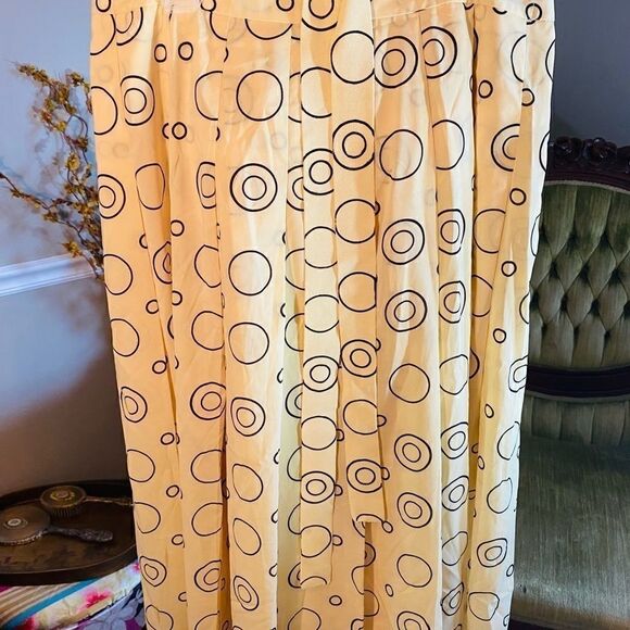 Vintage, Yarns & Stitches, pleated skirt. Size 8. - Picture 3 of 6